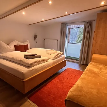 Haus Triumph פרטנאו